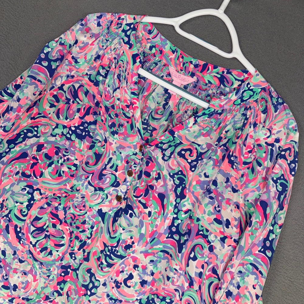 Lilly Pulitzer Elsa Blouse Womens Medium Pink Blue Paisley Silk Smocked Top